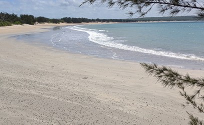 Minjilang beach daylight 