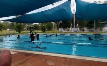 Manigrida school holiday program at the pool 