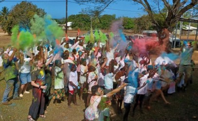 People at the colour run celebrating NAIDOC week 